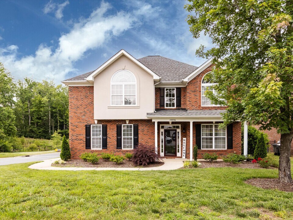 10836 Clark Street in Davidson, NC - Building Photo