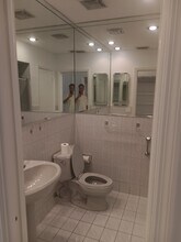 12201 SW 82nd Ave in Pinecrest, FL - Foto de edificio - Building Photo