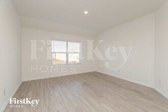 10710 Vinateros Dr in Converse, TX - Foto de edificio - Building Photo