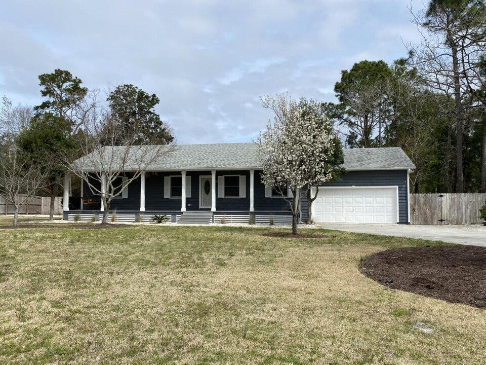 118 Bump Along Rd in Wilmington, NC - Building Photo