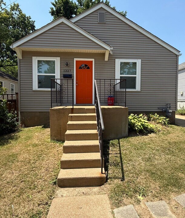 1327 Louisville Ave in St. Louis, MO - Building Photo