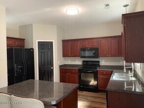 862 Blue Bird Dr in Vass, NC - Foto de edificio - Building Photo