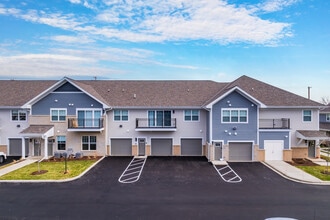 The Oaks of Canopy Hill in Union Grove, WI - Foto de edificio - Building Photo