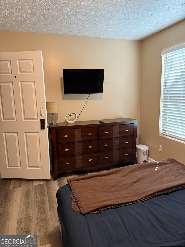 property at 5104 Fairington Village Dr