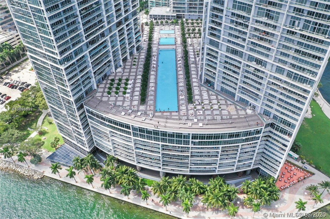 495 Brickell Ave in Miami, FL - Building Photo