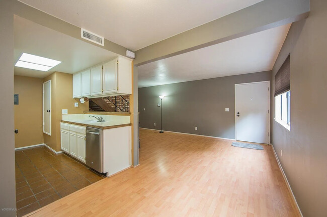 5977 Nelda St in Simi Valley, CA - Building Photo - Building Photo