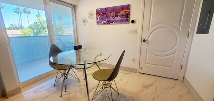 467 S Calle El Segundo, Unit E in Palm Springs, CA - Building Photo - Building Photo