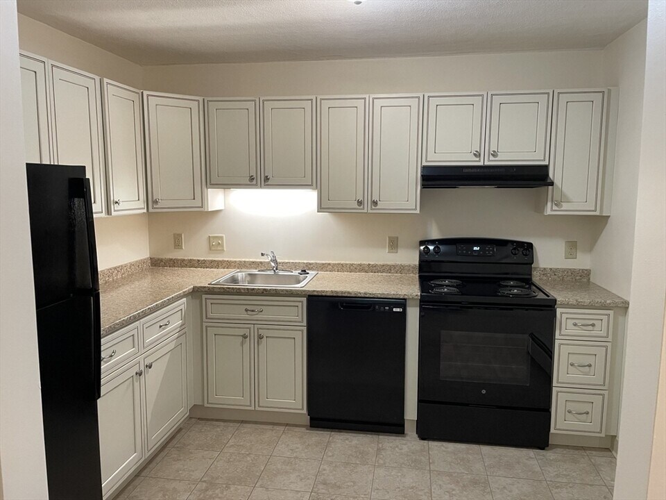 84 Cambridge Rd, Unit #402 in Woburn, MA - Building Photo