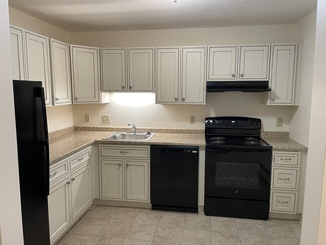 84 Cambridge Rd, Unit #402