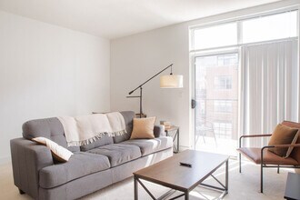 132 N Jefferson St in Milwaukee, WI - Building Photo - Building Photo