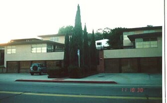 318-324 Rosecrans St in San Diego, CA - Building Photo