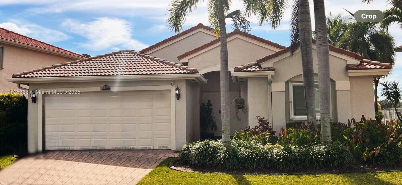 4400 Banyan Trails Dr in Coconut Creek, FL - Building Photo