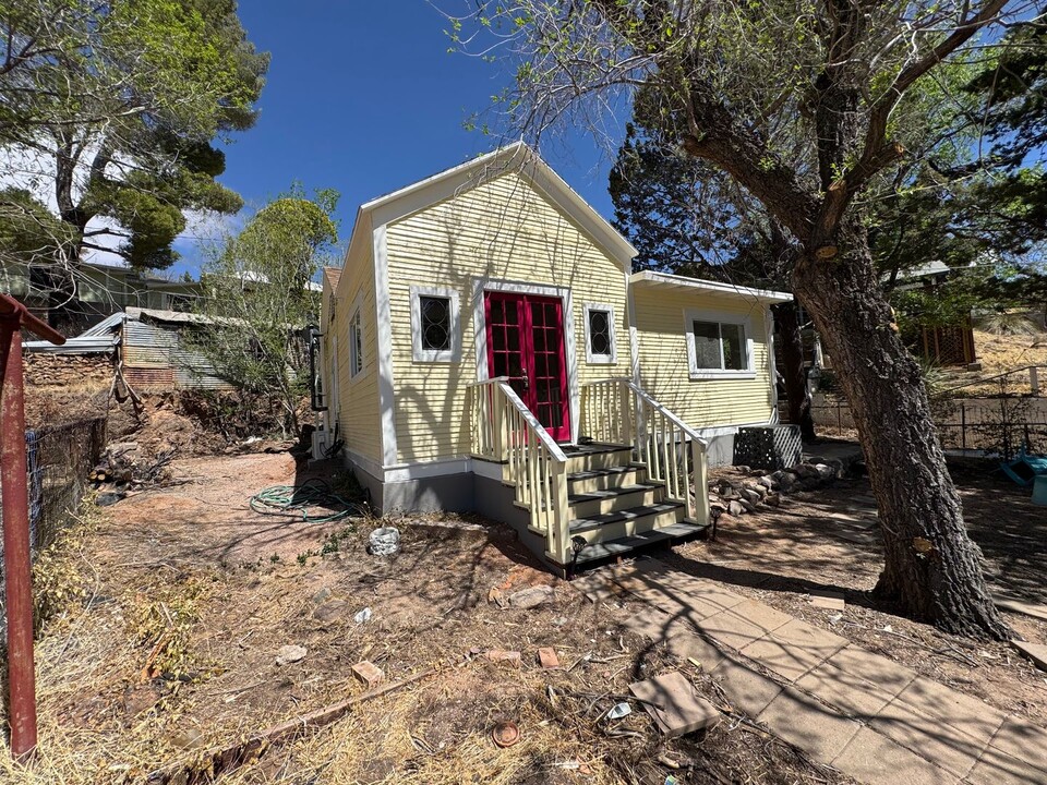 737B Tombstone Canyon in Bisbee, AZ - Building Photo