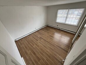 27 Millbury Ln in South Setauket, NY - Building Photo - Building Photo