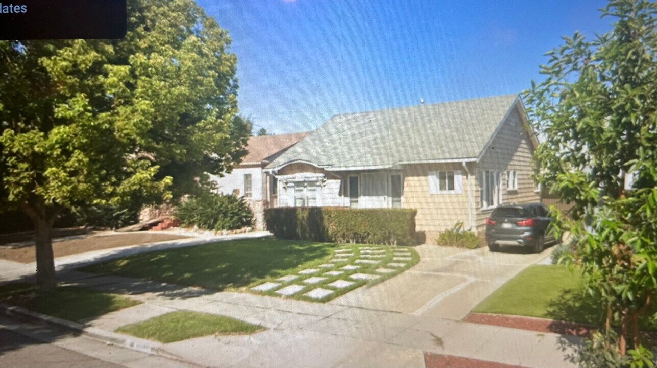 6010 S Harcourt Ave in Los Angeles, CA - Building Photo