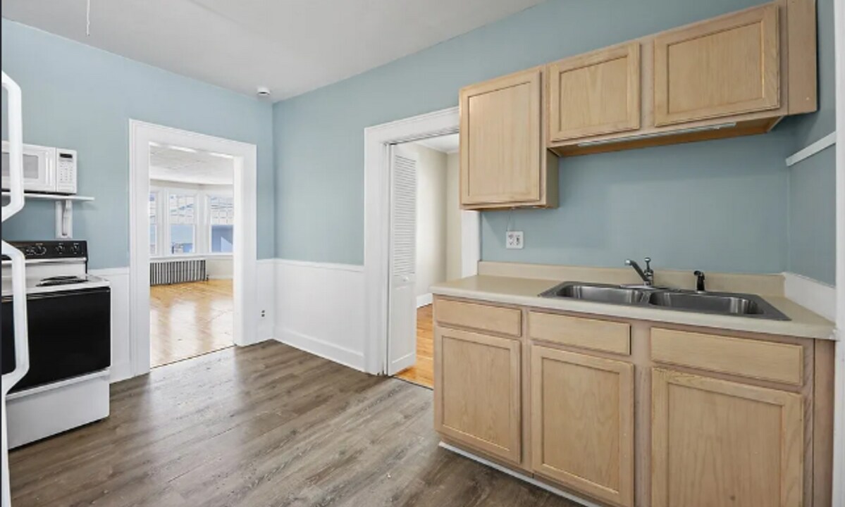 15 N Summer St in Adams, MA - Building Photo
