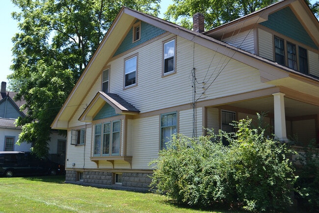 703 Forest St in Kalamazoo, MI - Building Photo - Building Photo