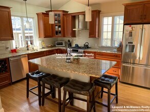 283 Upham St, Unit 1 in Melrose, MA - Building Photo - Building Photo