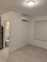 712 SW 56th Ave in Coral Gables, FL - Building Photo - Building Photo