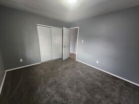 208 W Goodall St in Marion, IL - Building Photo