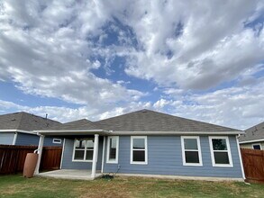 3952 Legend Meadows in New Braunfels, TX - Building Photo - Building Photo