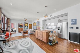 460 S Spring St in Los Angeles, CA - Building Photo - Building Photo