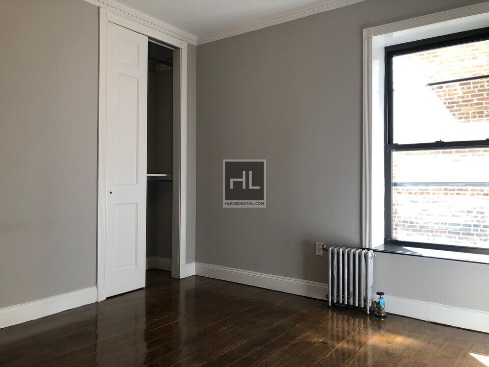 East 100th Street in New York, NY - Building Photo