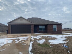 3701 Keeneland Dr in Jonesboro, AR - Building Photo