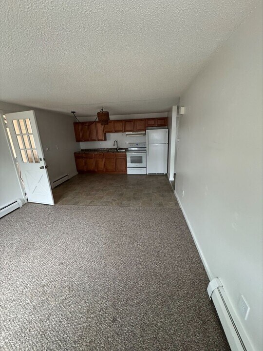 560 S Main St-Unit -Apt 4 in Sheffield, MA - Building Photo