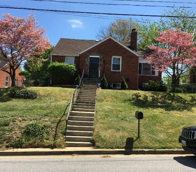 property at 2707 Fairlawn St