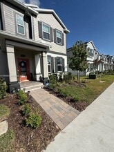 9261 Gran Teatro Dr in Oakland, FL - Building Photo - Building Photo