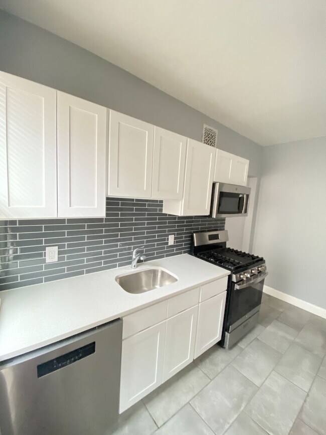 506 Ferry St, Unit 1st Fl in New Haven, CT - Building Photo - Building Photo