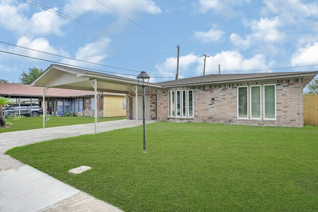 1304 Sage Dr in Galena Park, TX - Building Photo - Building Photo