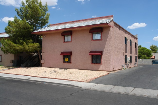 1333 Kari Lee Ct in Las Vegas, NV - Foto de edificio - Building Photo