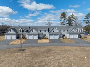 The Dox on Angie Pond in Sandown, NH - Building Photo - Building Photo