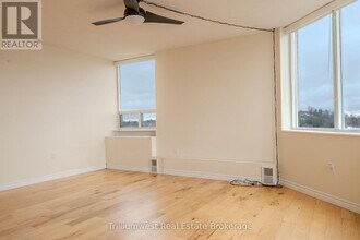 3227 King St E in Kitchener, ON - Building Photo - Building Photo