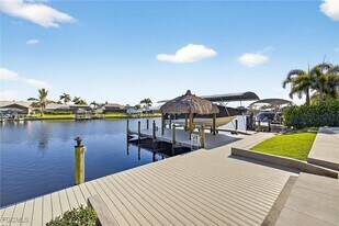 611 SW 57th St in Cape Coral, FL - Building Photo