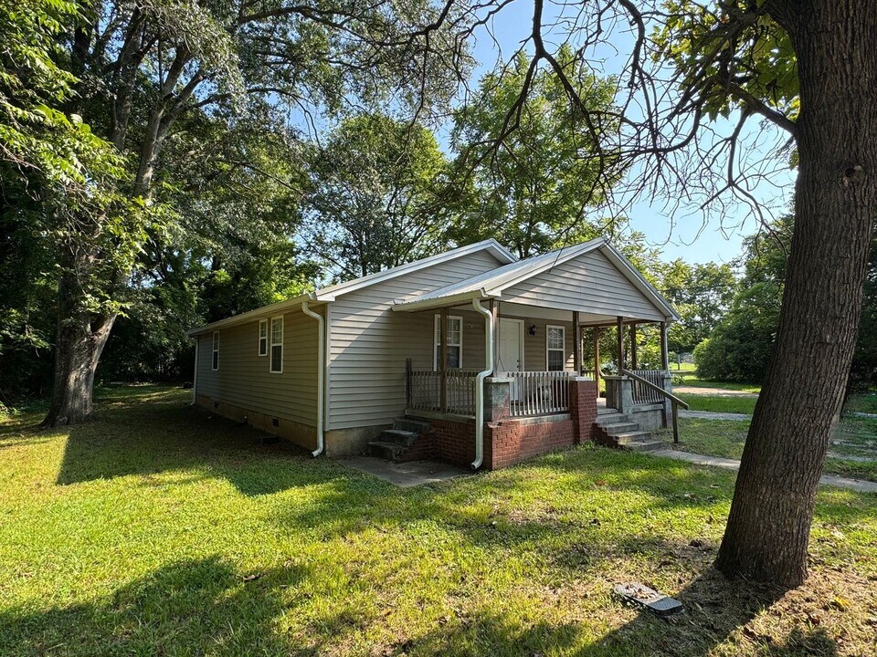 807 Mountain St NW in Jacksonville, AL - Building Photo