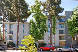 2240 Blake St in Berkeley, CA - Building Photo - Building Photo