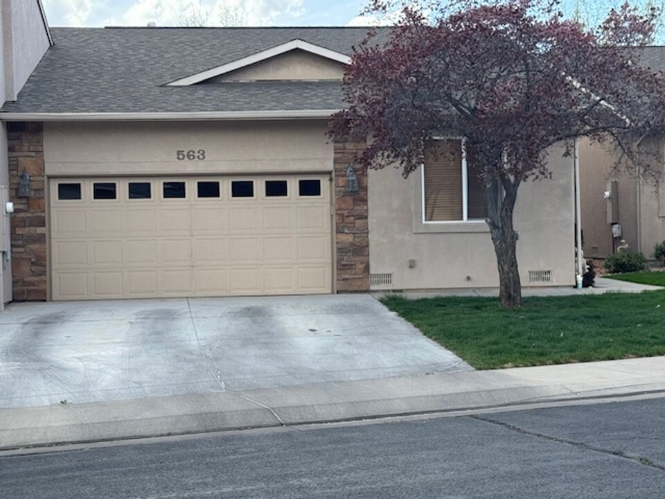 563 Garden Grove Ct in Grand Junction, CO - Foto de edificio