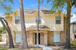 8431 Pines Pl Dr in Humble, TX - Building Photo