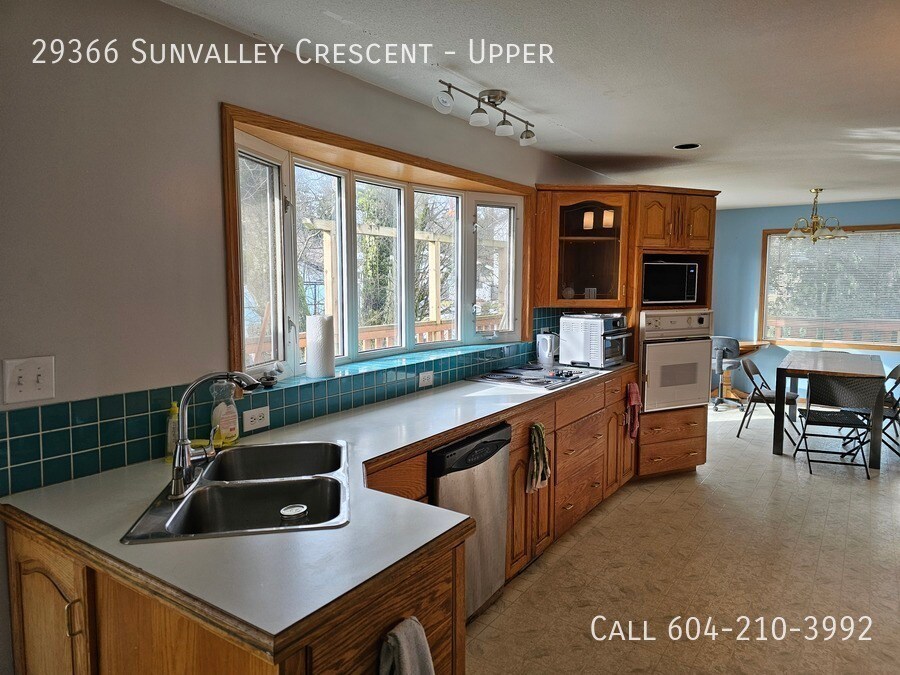 29366 Sunvalley Crescent in Abbotsford, BC - Building Photo