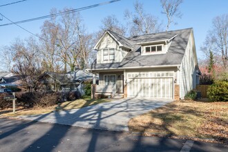 4110 Adrian St in Tucker, GA - Foto de edificio - Building Photo