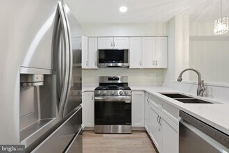 5957 Havener House Way in Centreville, VA - Building Photo - Building Photo