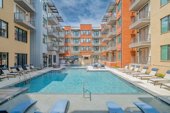 Residences at Grayson Heights in San Antonio, TX - Foto de edificio - Building Photo