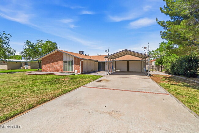 property at 809 Del Mar Dr