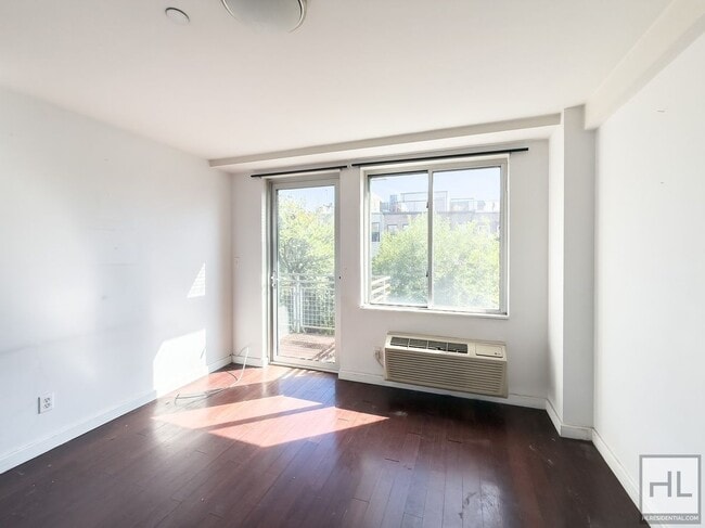 STANHOPE STREET / Sunlit Bushwick 2-Bed (F