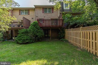 1026 Lindsay Ln in Hagerstown, MD - Building Photo - Building Photo