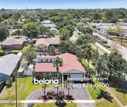 5380 SW 8th Ct in Plantation, FL - Foto de edificio - Building Photo