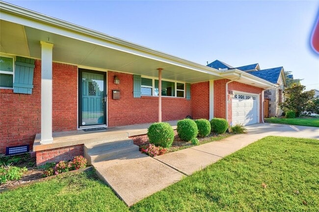 2756 NW Grand Blvd in Oklahoma City, OK - Foto de edificio - Building Photo